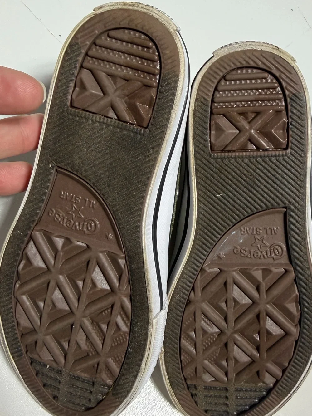 Converse Chuck Taylor All Star 1V Mid Olive Green Kids Size 11 Easy-On